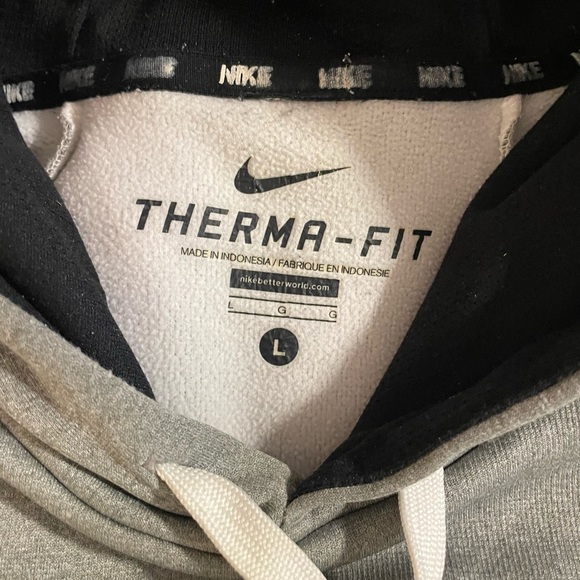 Nike Gray and Black Sweatshirt Hoodie - Picture 9 of 9